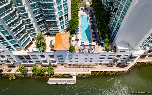 St. Tropez I drone & aerial image 2 in Sunny Isles Beach