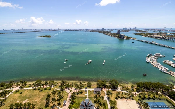 Aria on the Bay drone & aerial image 2 in Edgewater