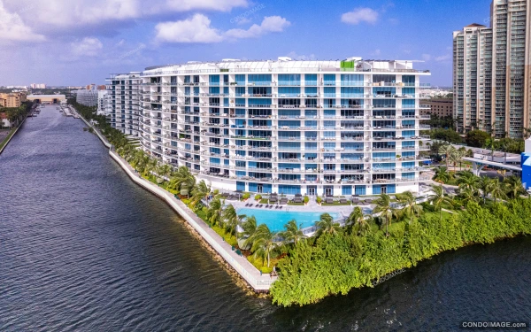 Echo Aventura (East Tower) drone & aerial image 2 in Aventura