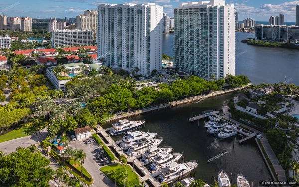 Peninsula II drone & aerial image 2 in Aventura