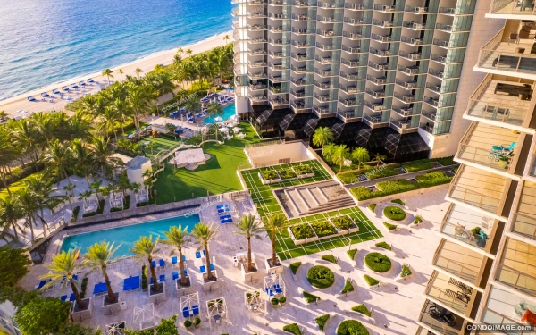 St. Regis Bal Harbour – Center Tower drone & aerial image 2 in Bal Harbour
