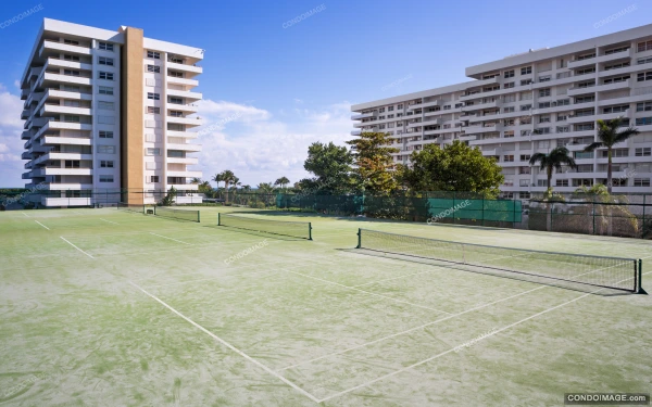 Commodore Club amenities & common areas image 2 in Key Biscayne