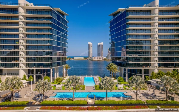 Prive drone & aerial image 2 in Aventura