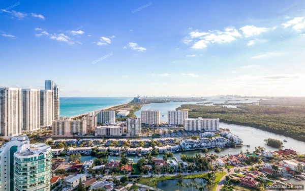 Parque Towers East drone & aerial image 3 in Sunny Isles Beach